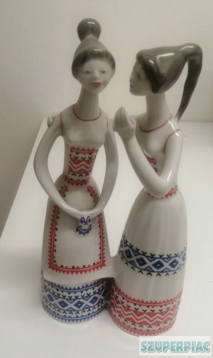 Hollóházi porcelán asszonyok
