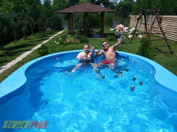 Jakkuzis, medencés körös-parti vendégházak