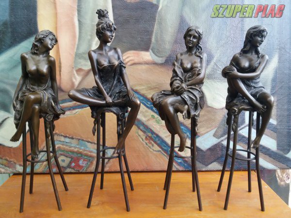 Kéjelgő bárhölgyek bronz szobor