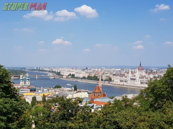 Budai várban két szobás örökpanorámás felújított lakás