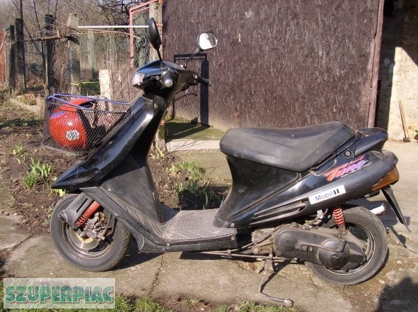 Suzuki Adress 50 cm3 robogó