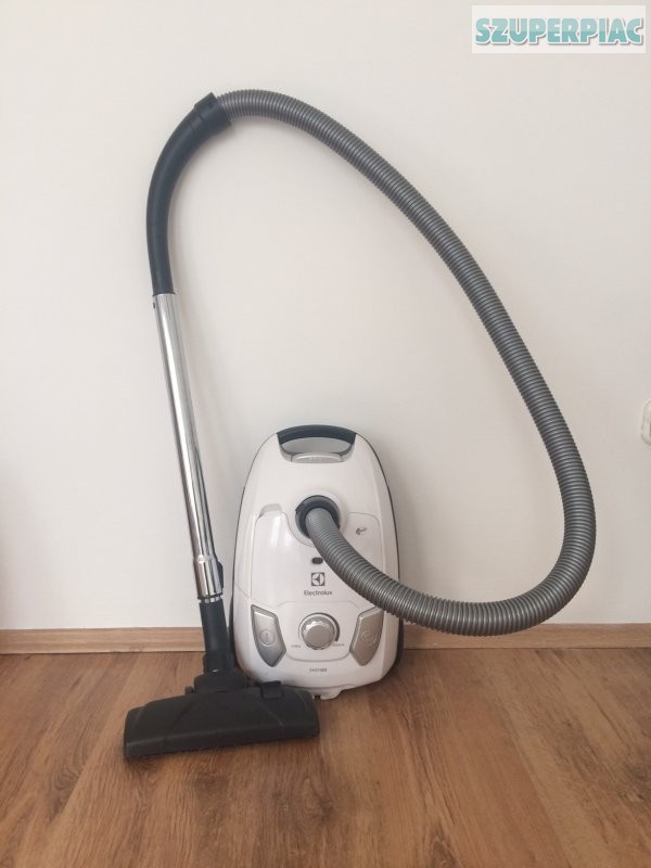 Electrolux EasyGo EEIG41IW porzsákos porszívó