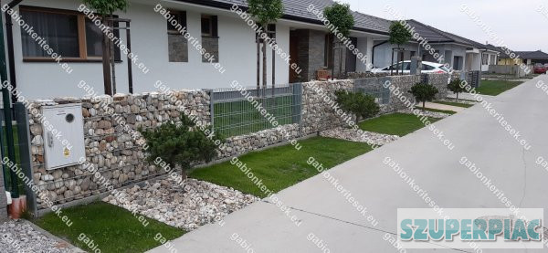 Keskeny gabion kerítés