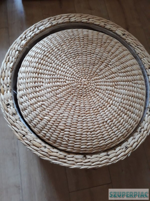 Rattan puff