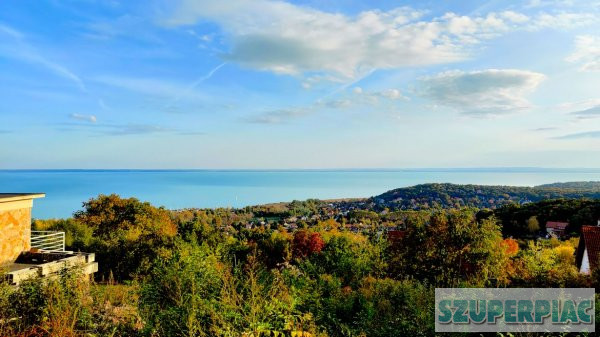 Panorámás balatoni építési telek