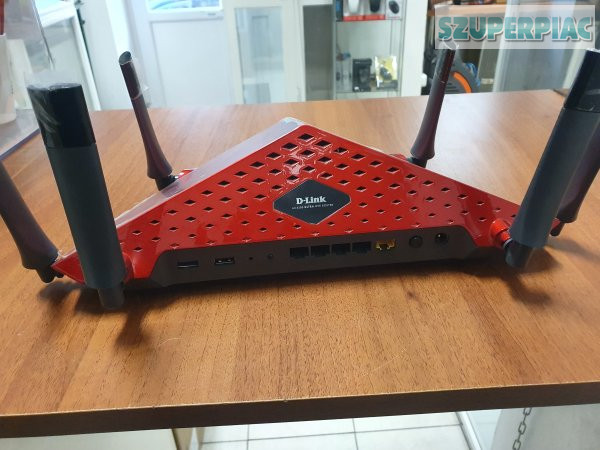Eladó egy hibátlan állapotban lévő D-Link DIR-890L router (kiáll
