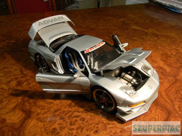 Acura (Honda) SNX 1:18 fém modellautó