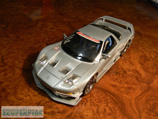 Acura (Honda) SNX 1:18 fém modellautó