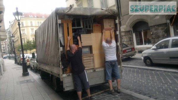Költöztetés,  fuvarozás,  áruszállítás
