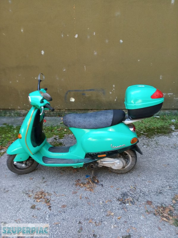 Vespa piaggio Et4 125 régi blokkos