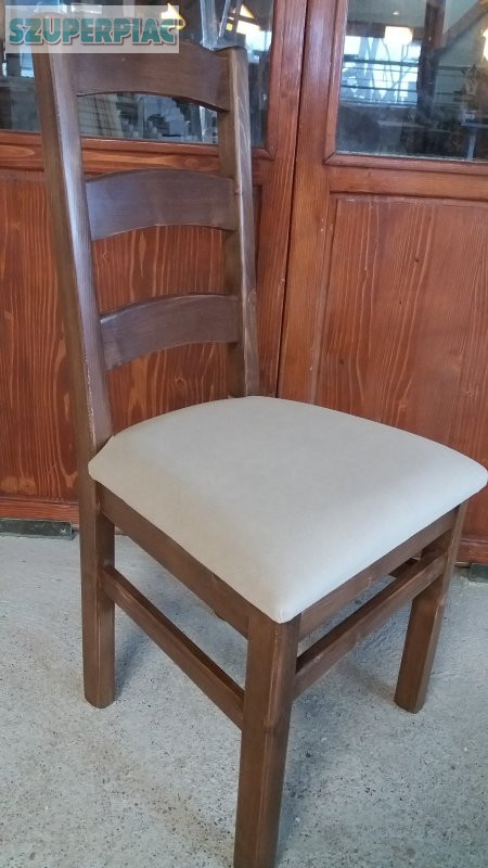 Kényelmes háttámlás székek a gyártótól