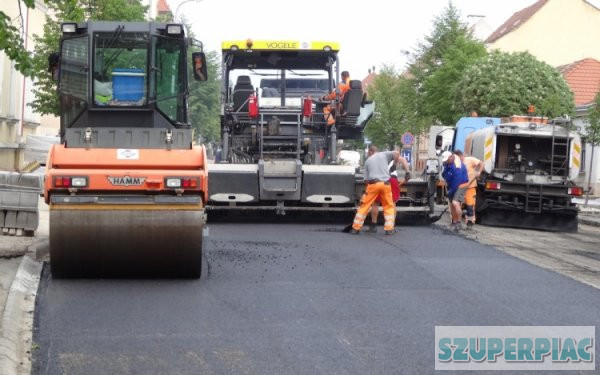 Aszfaltozás Útépítés Térkövezés Betonozás Kerítés építések A-Z-i