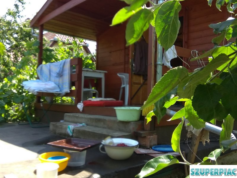 Eladó nyaraló Szolnokon Alcsi szigeten