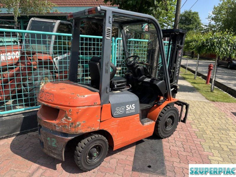 Toyota 2 5 tonnás targonca V3963