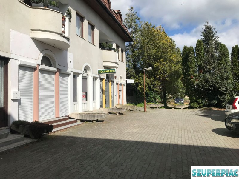Keszthelyen a belvárosban 44 m2es földszinti helyiség eladó