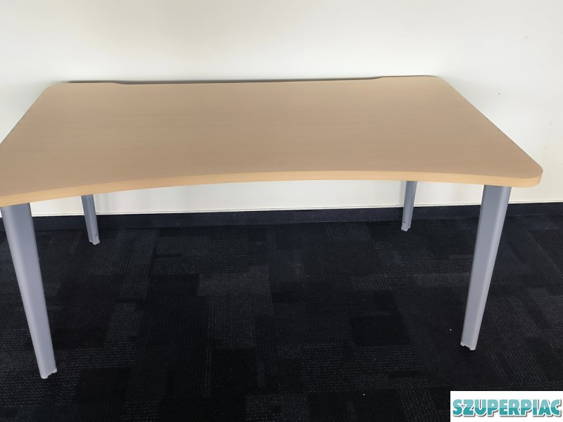 Steelcase Movida íróasztal