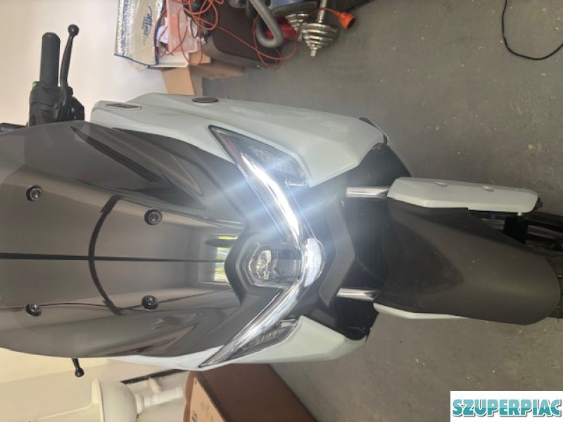 2025 YAMAHA NMAX 125 tech max