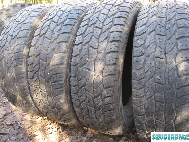 235 70 R17 Cooper AT 235 70 R17 félterep gumi