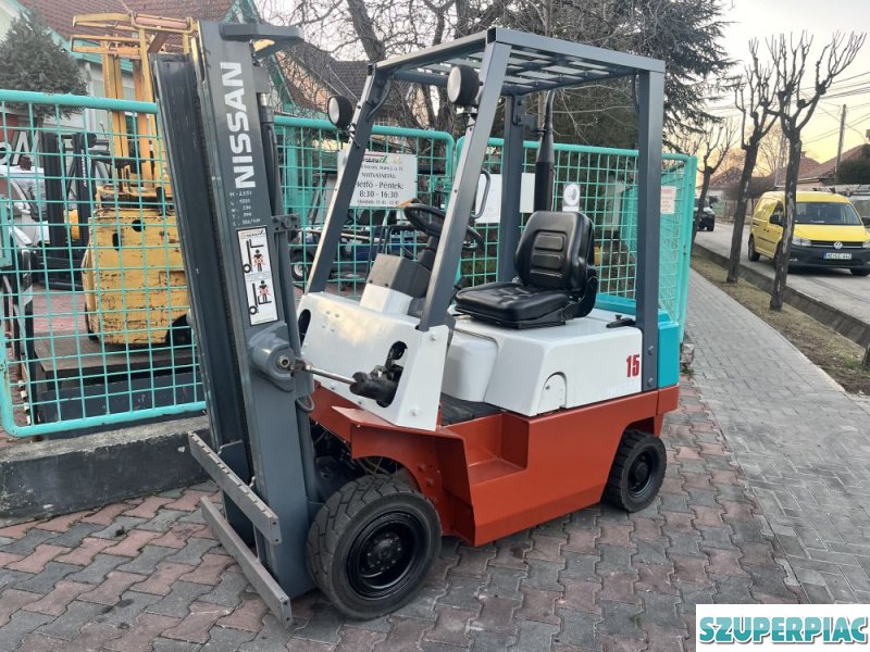 Nissan 15 tonnás diesel targonca V2351