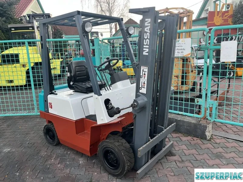 Nissan 15 tonnás diesel targonca V2351
