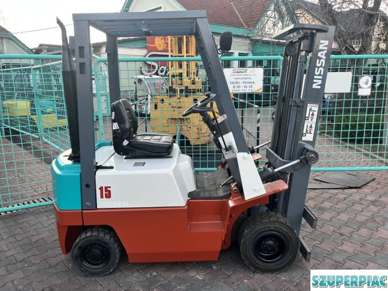 Nissan 15 tonnás diesel targonca V2351