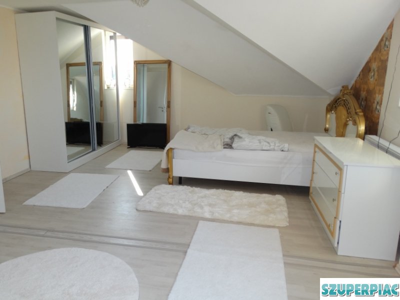 Eladó remek családi ház Rádon