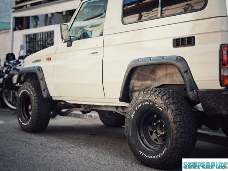 Szélesített sárvédőívek Offroad ABS műanyagból polietilénből