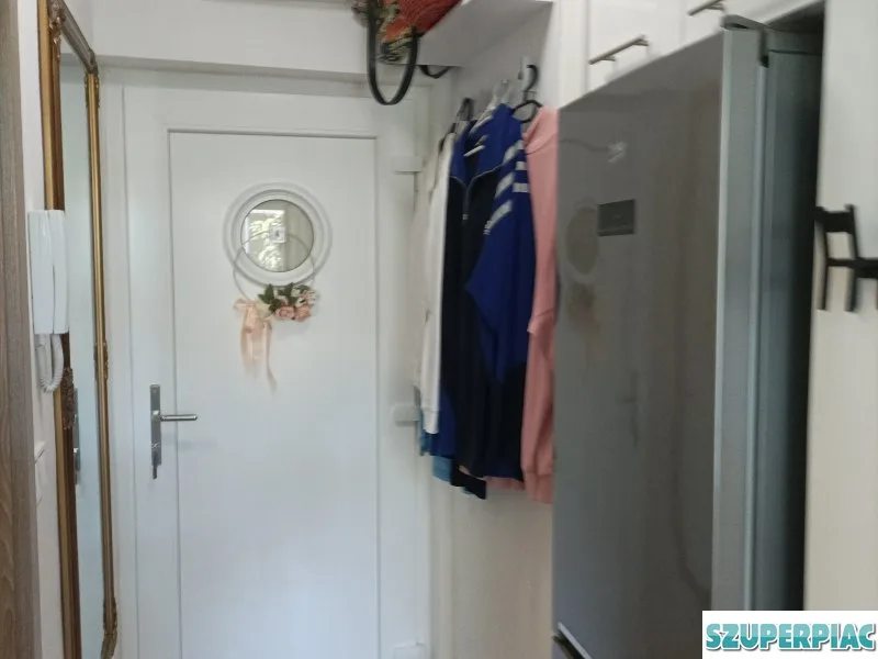 Eladó vízparti nyaraló