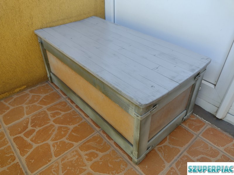 Kicsi ládikó eladó Hossz 74 cm Magasság 31 cm Szélessség 38 cm