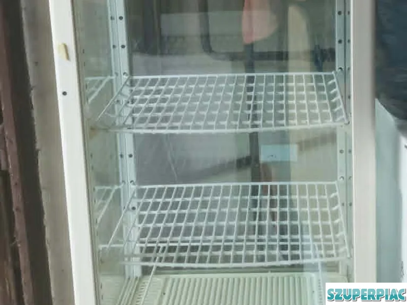 Hűtőpult és vitrines álló hűtő
