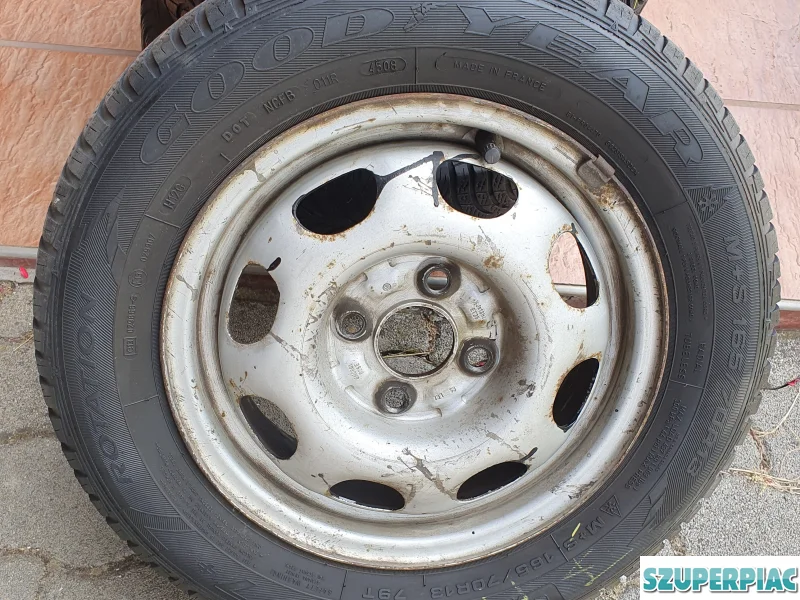 95 VW Polo kerekek jó téli gumival eladóak