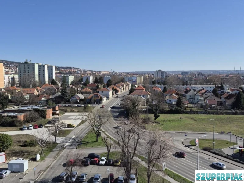 Pécs PTE közvetlen közelében 2 szobás lakás eladó