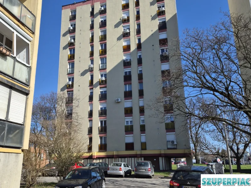Pécs PTE közvetlen közelében 2 szobás lakás eladó