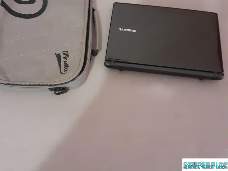 Samsung netbook táskával