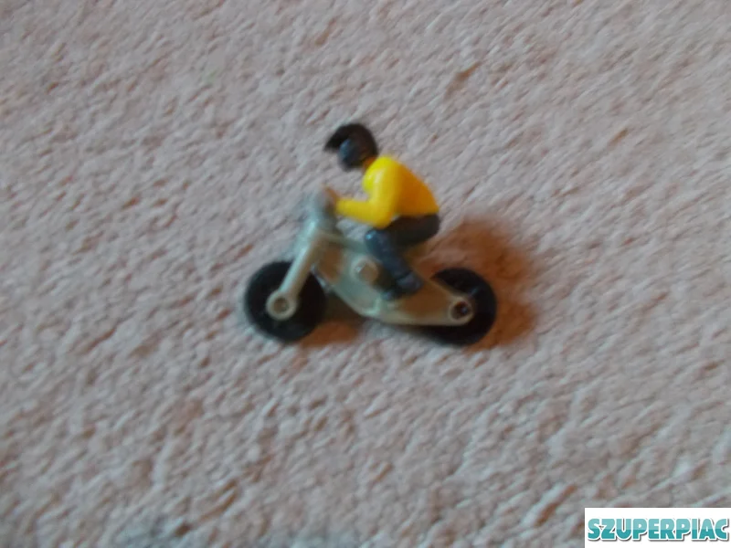 Játék motor figurával