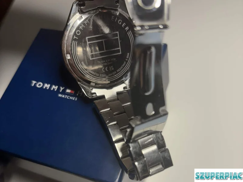 Tommy Hilfiger karóra