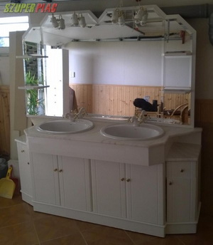 Fürdőszoba bútor (márványlappal,  Roca mosdókkal és csapokkal)
