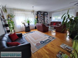 Budapest kedvelt részén triplakonfortos  családi ház eladó