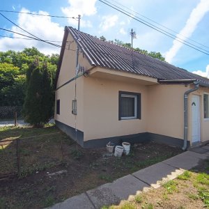 VácDeákváron a Gombási úton eladó tégla lakás