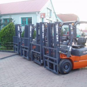 Eladó új és használt targoncák személyemelők