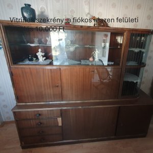 vitrines szekrény