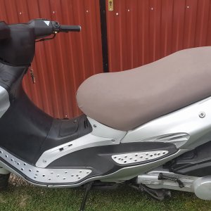 Eladó Gluben 125ccm robogó
