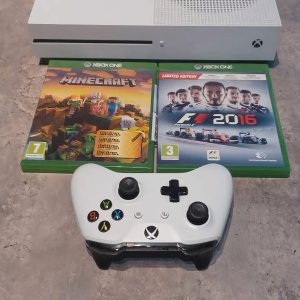 Xbox One S kontrollerrel 2 lemezes játékkal