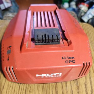 Hilti akus furó töltö