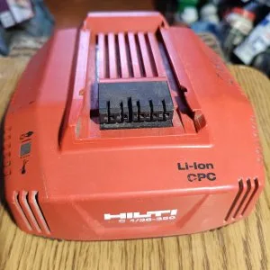 Hilti akus furó töltö