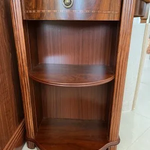 Klasszikus stílusú telefonasztal