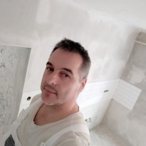 Felújításkőműves burkolás festés