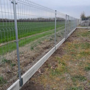 Vadháló drótháló drótfonat kerítésépítés oszlop kapu kerítés