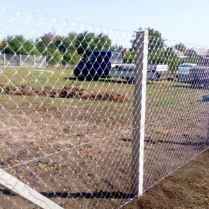 Kerítésépítés vadháló drótfonat drótháló kerítés oszlop