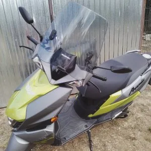 Suzuki Avenis